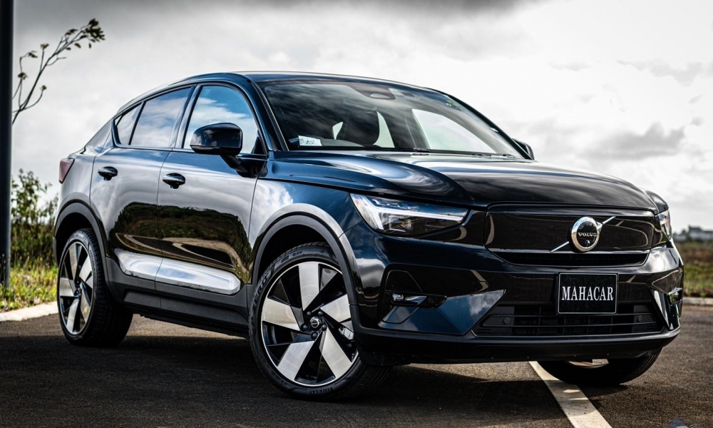 2022 VOLVO C40, Black
