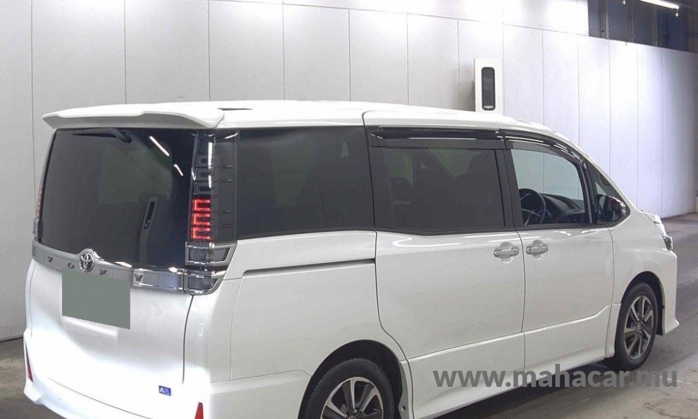 2021 Toyota VOXY photo 6