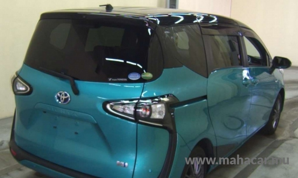 2020 Toyota Sienta Hybrid photo 2