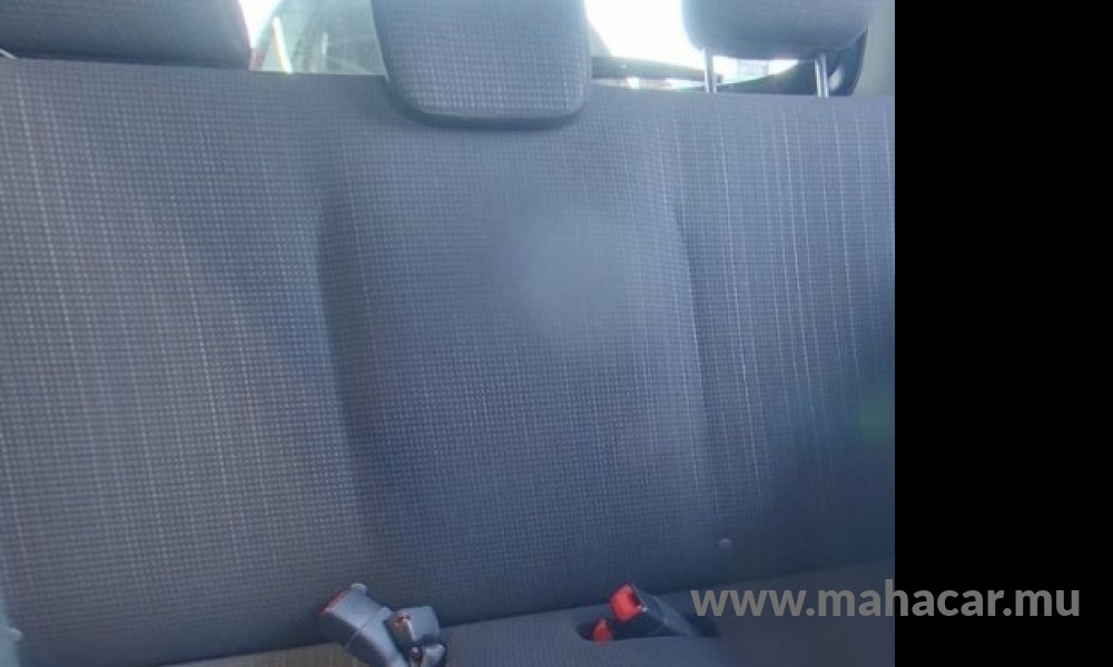 2019 Toyota Vitz photo 6