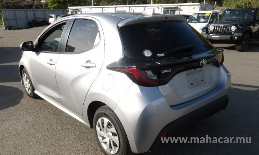2023 Toyota Yaris photo 2