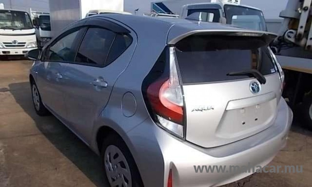 2019 Toyota AQUA photo 2