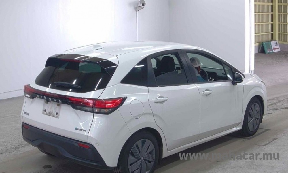 2022 Nissan NOTE E-POWER photo 2
