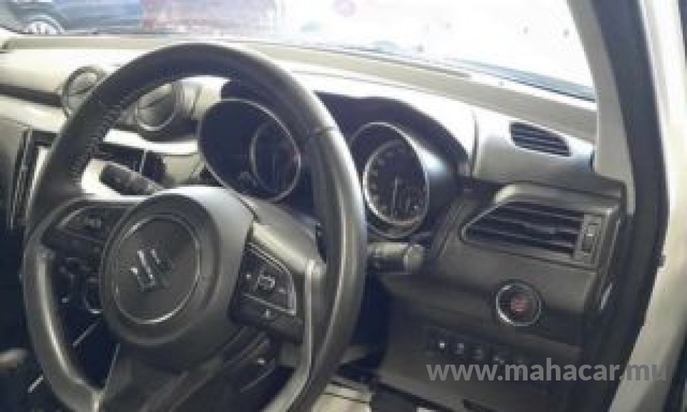 2022 Suzuki Swift Hybrid photo 3