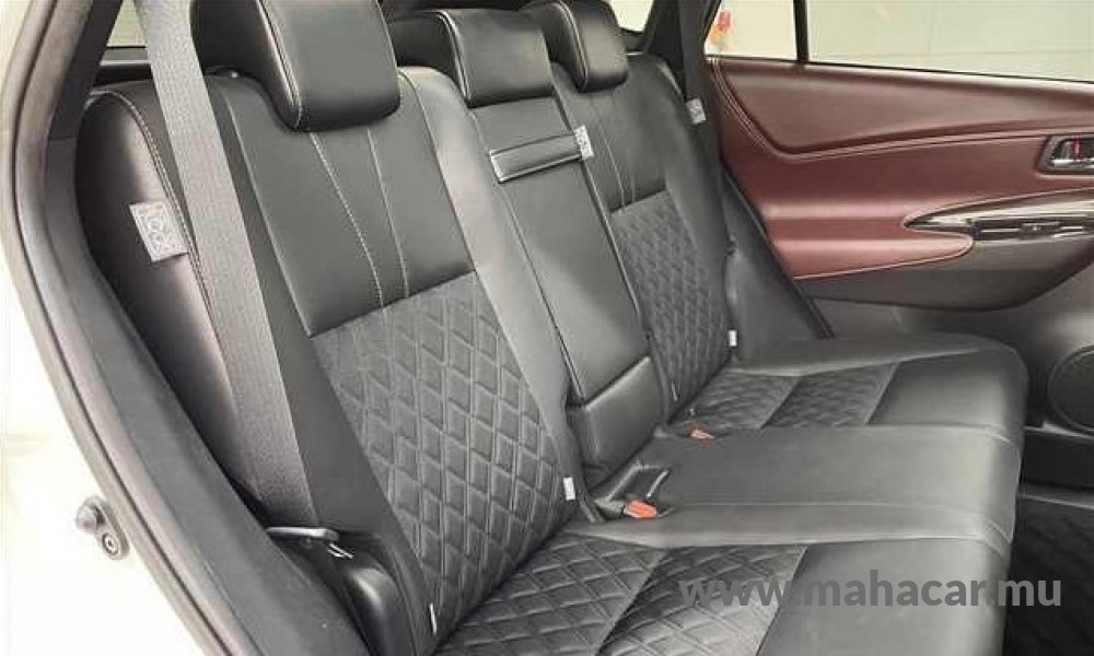 2020 Toyota Harrier photo 3
