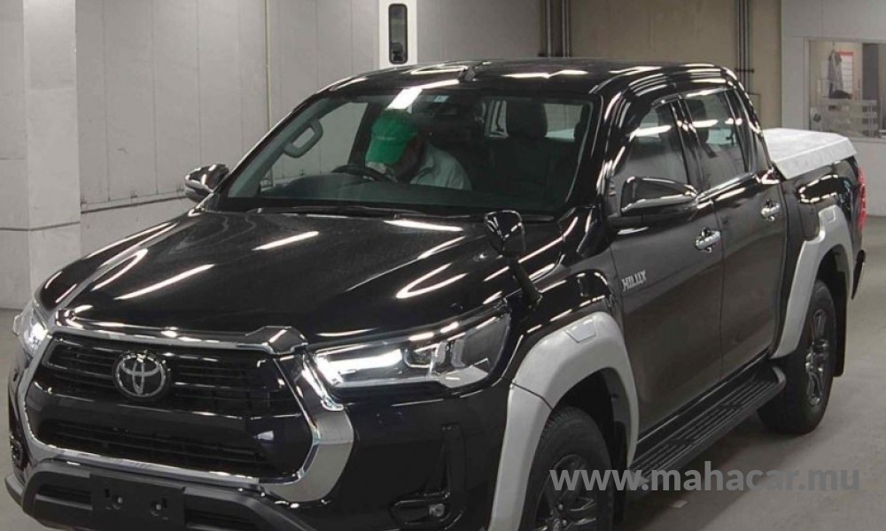 2021 Toyota Hilux, Black
