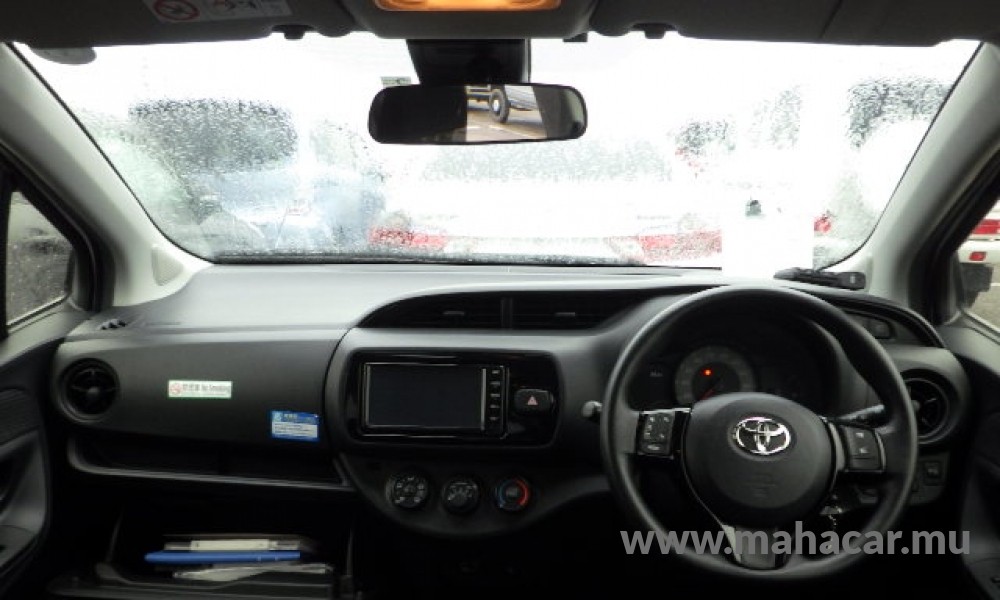 2019 Toyota Vitz photo 7