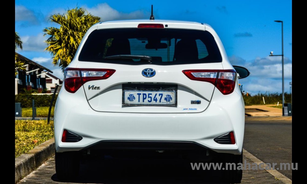 2018 Toyota VITZ HYBRID F photo 11