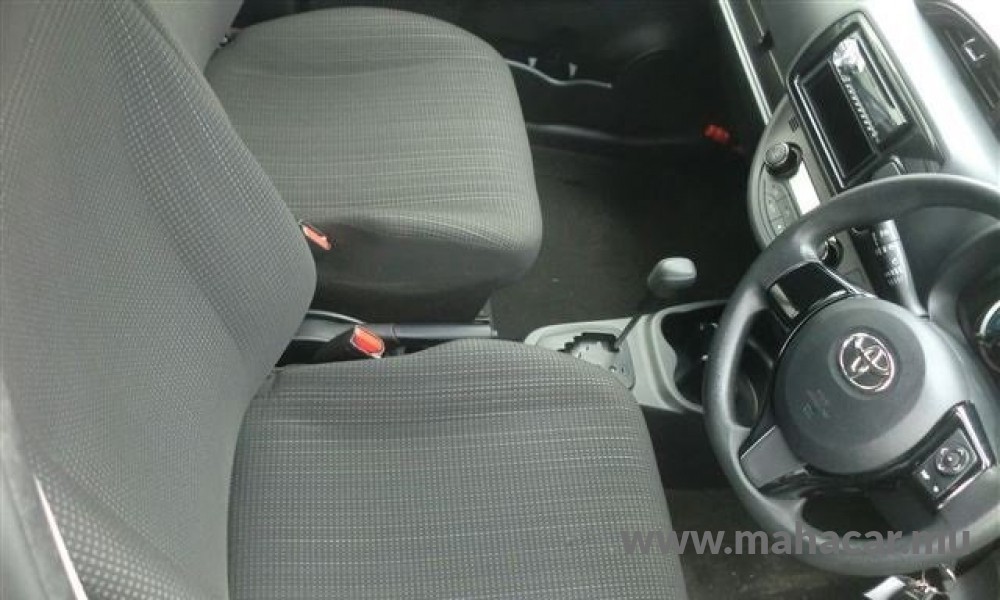 2019 Toyota VITZ HYBRID F photo 9