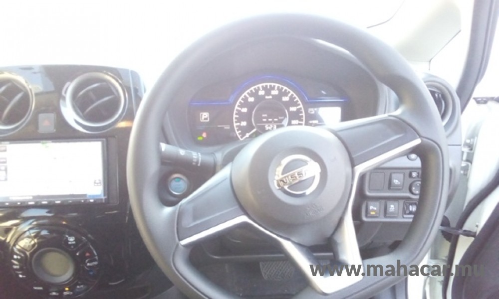 2020 Nissan NOTE E-POWER photo 12
