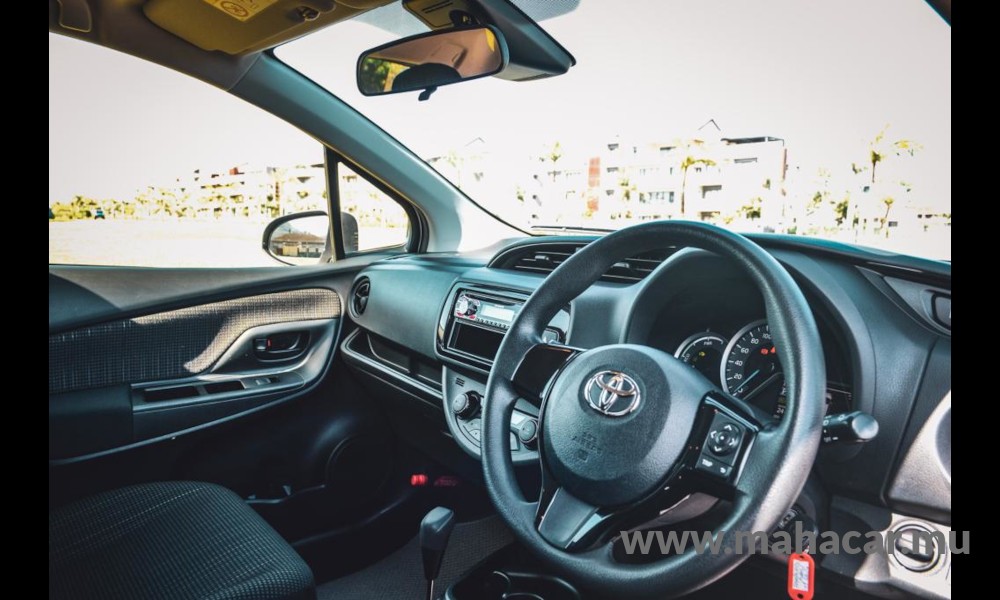 2018 Toyota VITZ HYBRID F photo 7