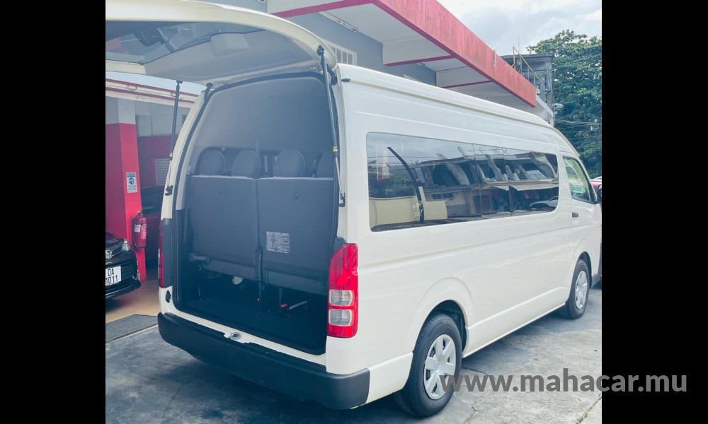 2019 Toyota HIACE GL photo 10