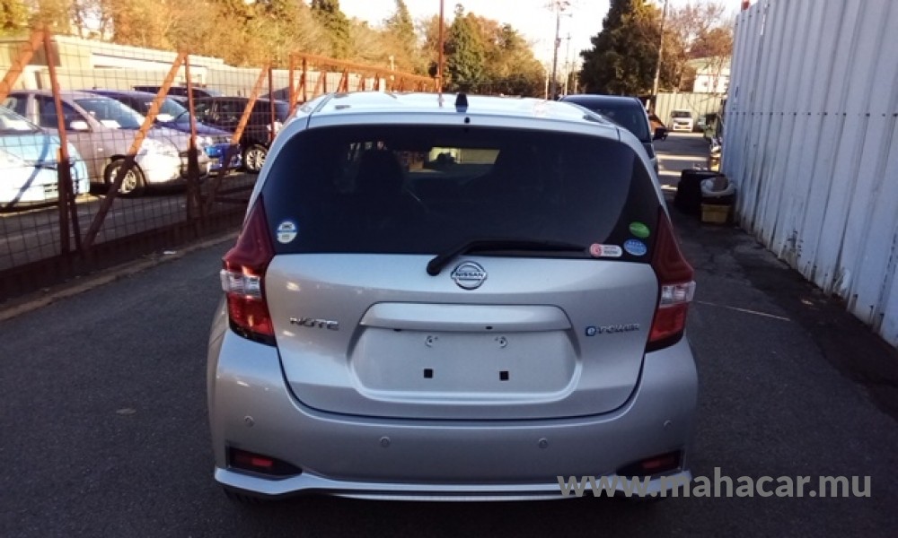 2020 Nissan NOTE E-POWER photo 2