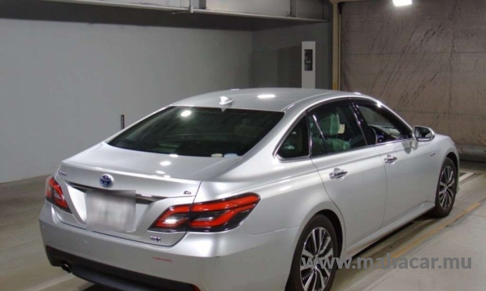 2020 Toyota Crown photo 2