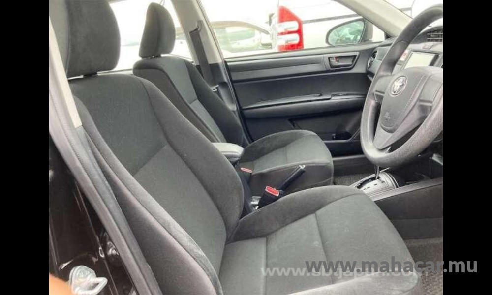 2018 Toyota Corolla Axio photo 3