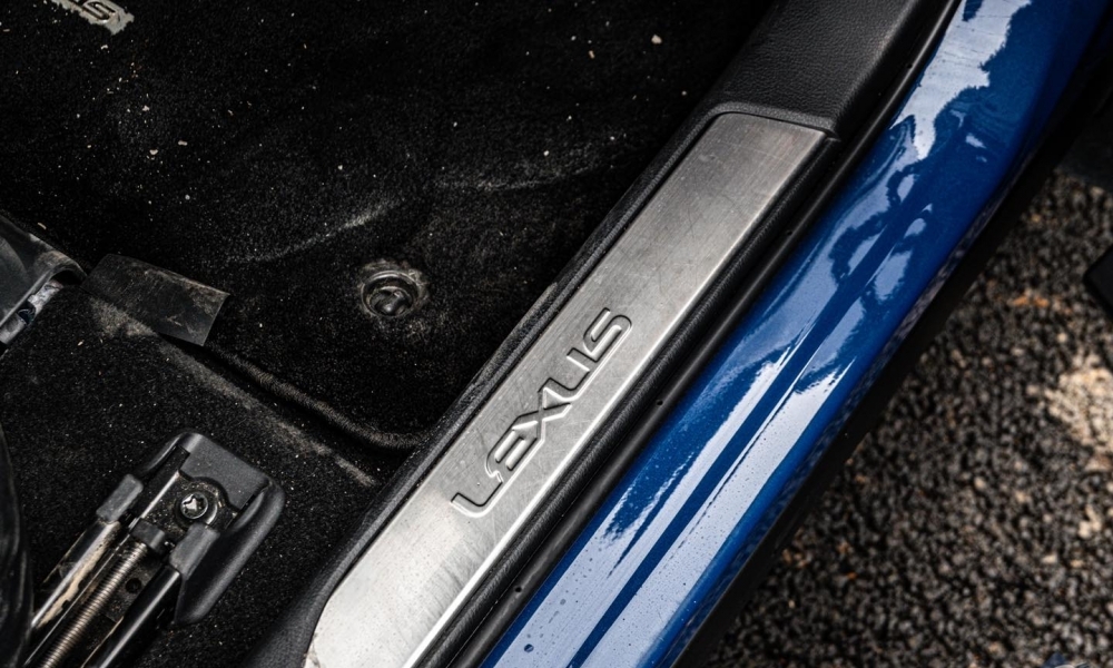 2021 LEXUS UX 300e photo 19