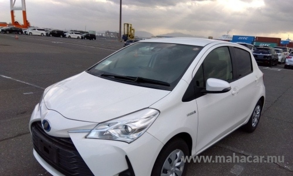 2019 Toyota VITZ HYBRID F, White