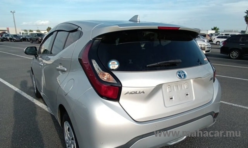 2022 Toyota AQUA photo 2