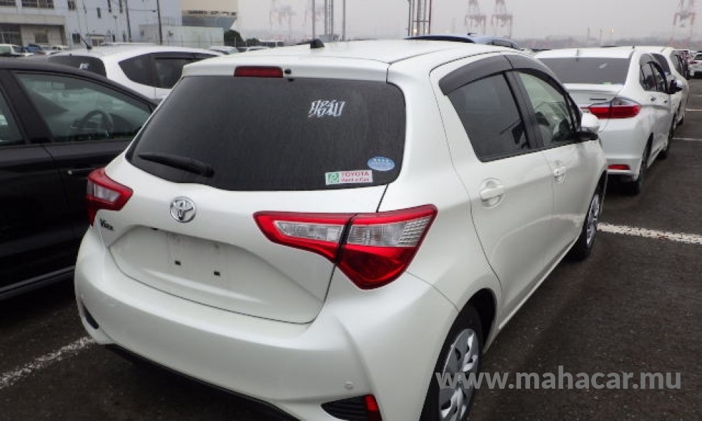 2019 Toyota Vitz photo 3