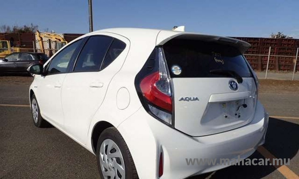 2018 Toyota AQUA photo 3