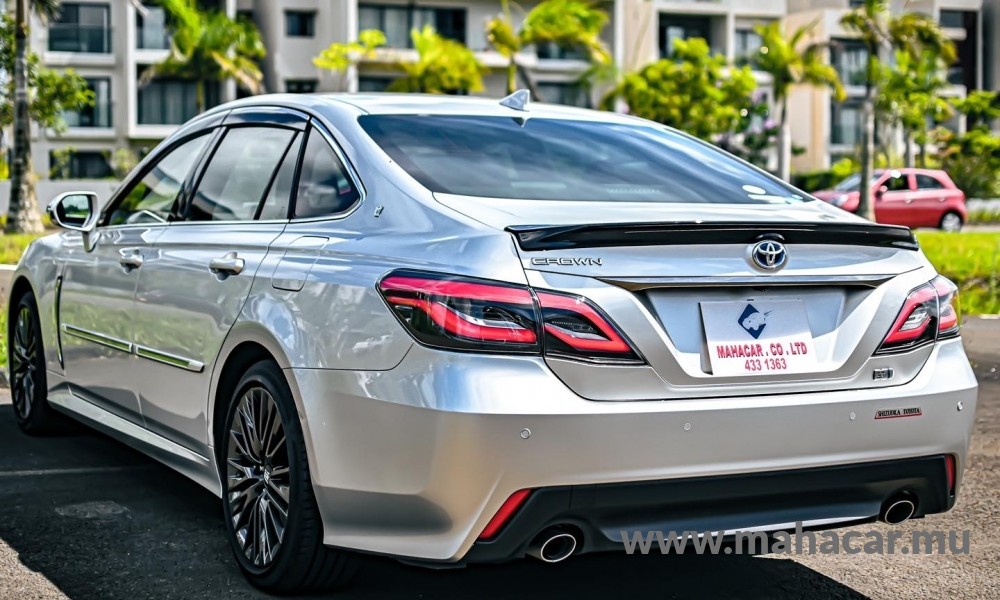 2020 Toyota Crown RS photo 6