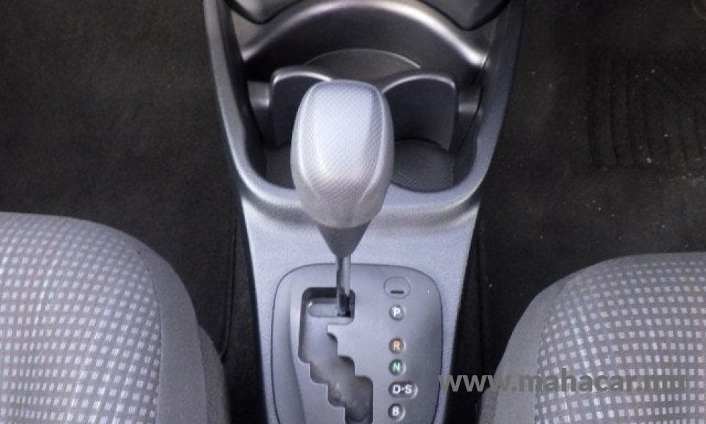 2019 Toyota Vitz photo 5
