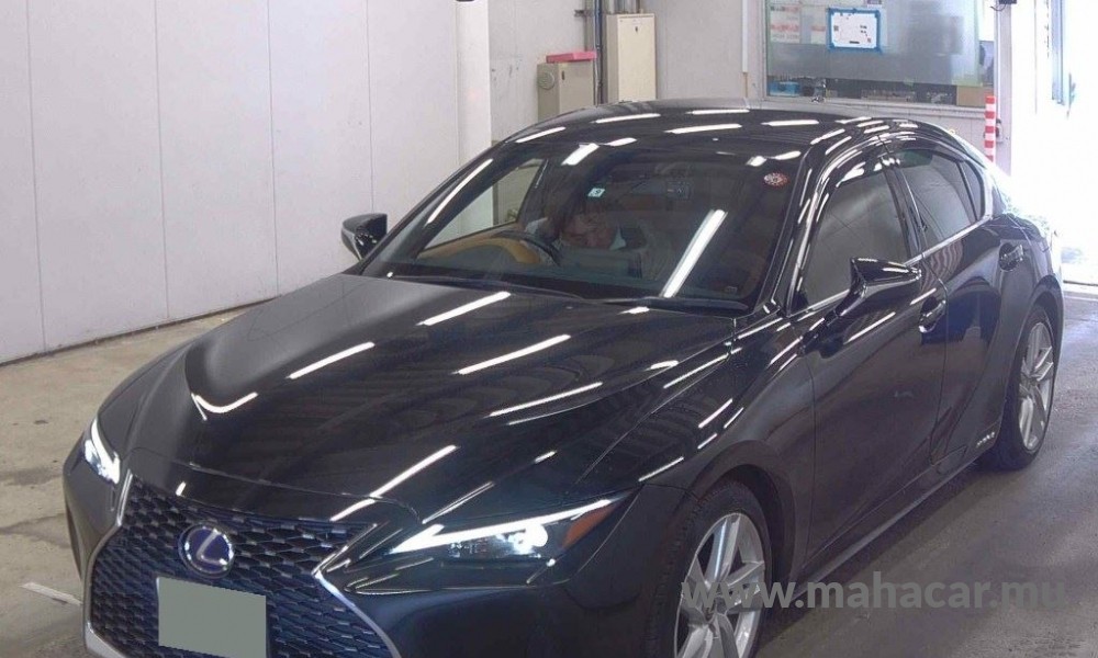 2021 LEXUS IS 300h, Black