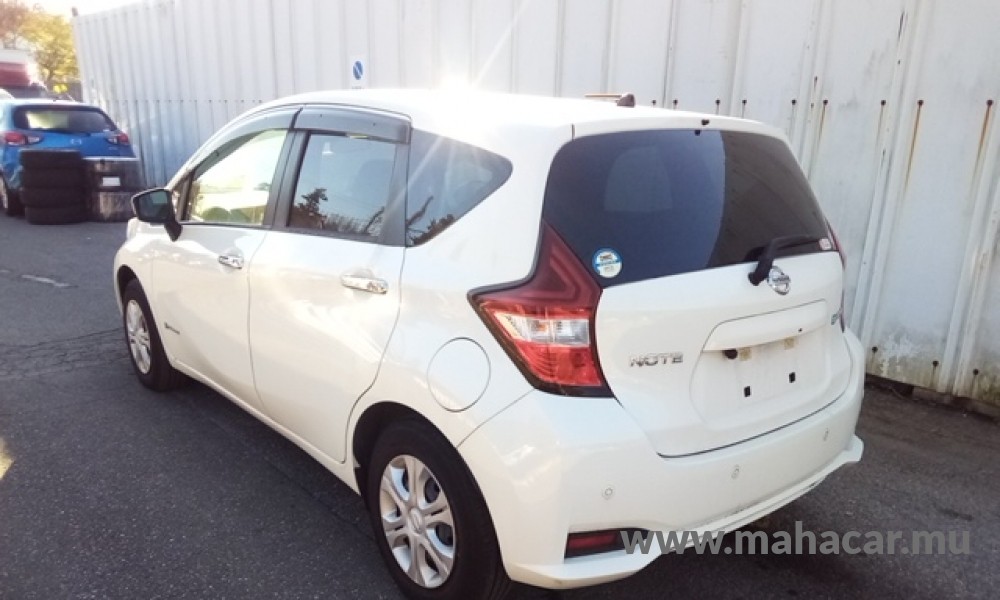 2020 Nissan NOTE E-POWER photo 10