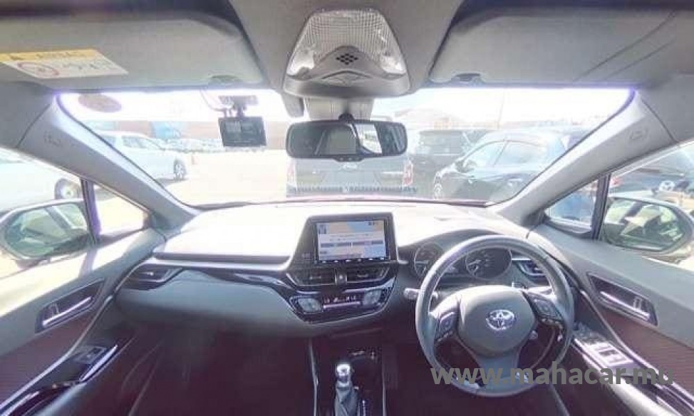 2019 Toyota CHR HYBRID photo 2