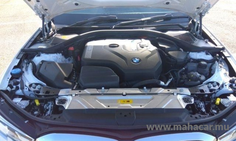 2021 BMW 330e photo 9