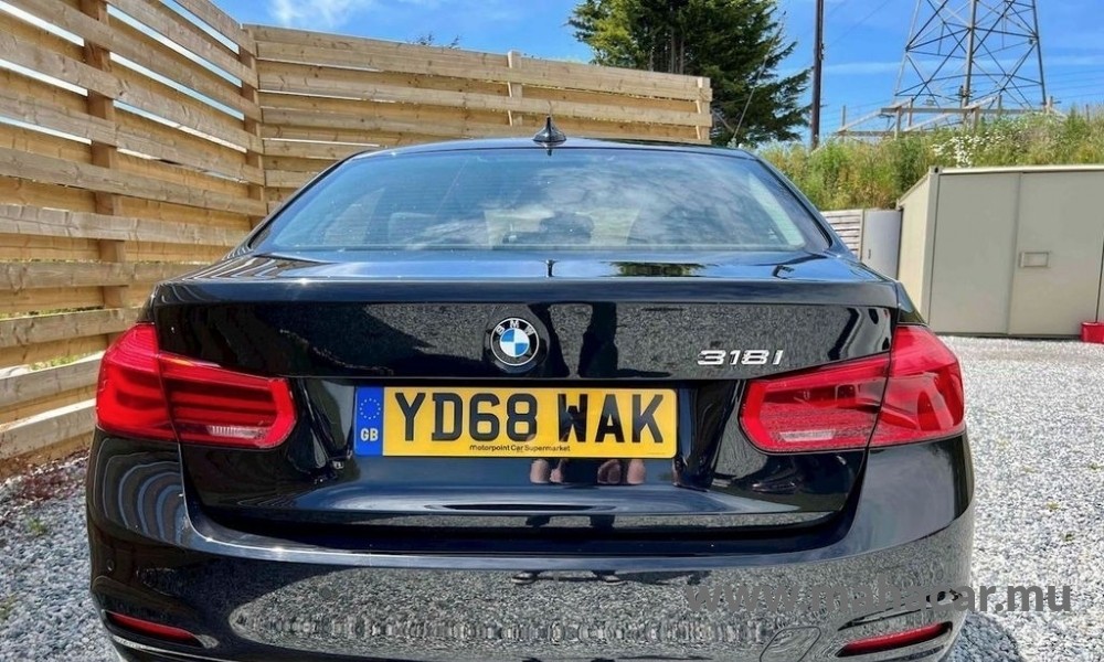 2019 BMW 318i photo 13