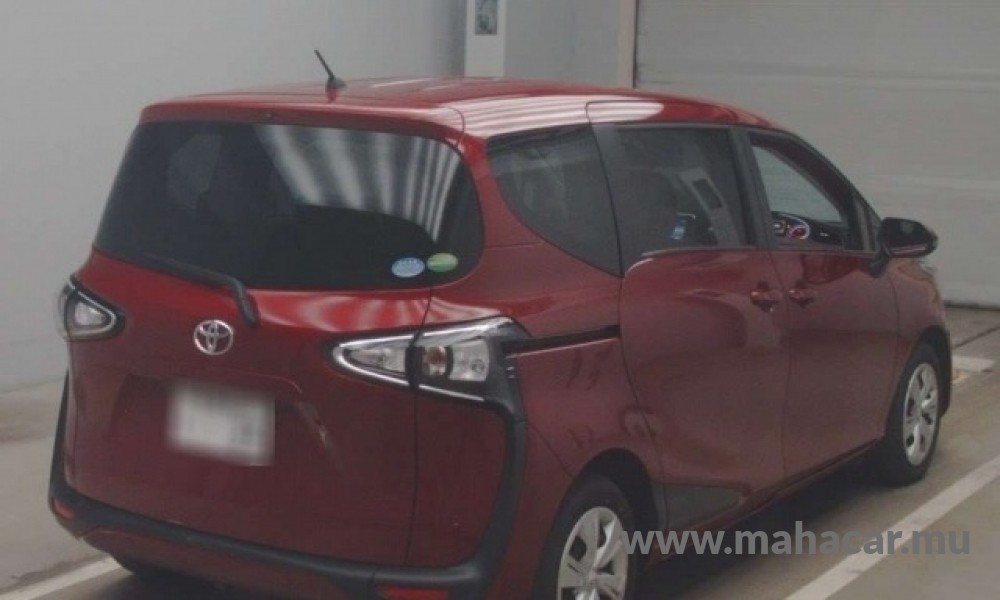 2021 Toyota Sienta photo 2