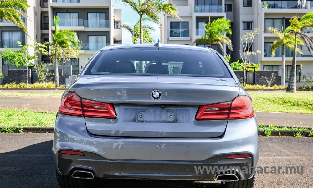2019 BMW 530e photo 10