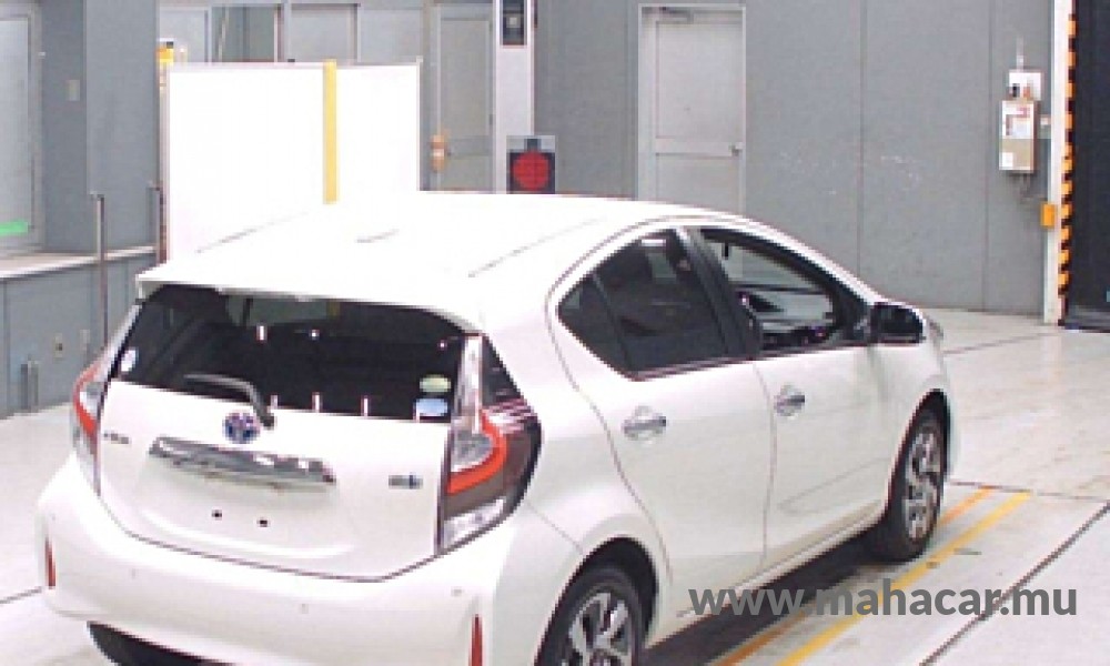 2021 Toyota AQUA photo 2