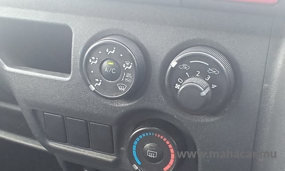 2022 Toyota Hiace photo 12