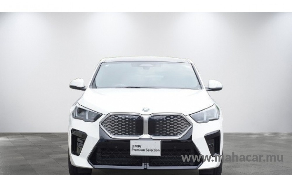2025 BMW ix2 photo 2