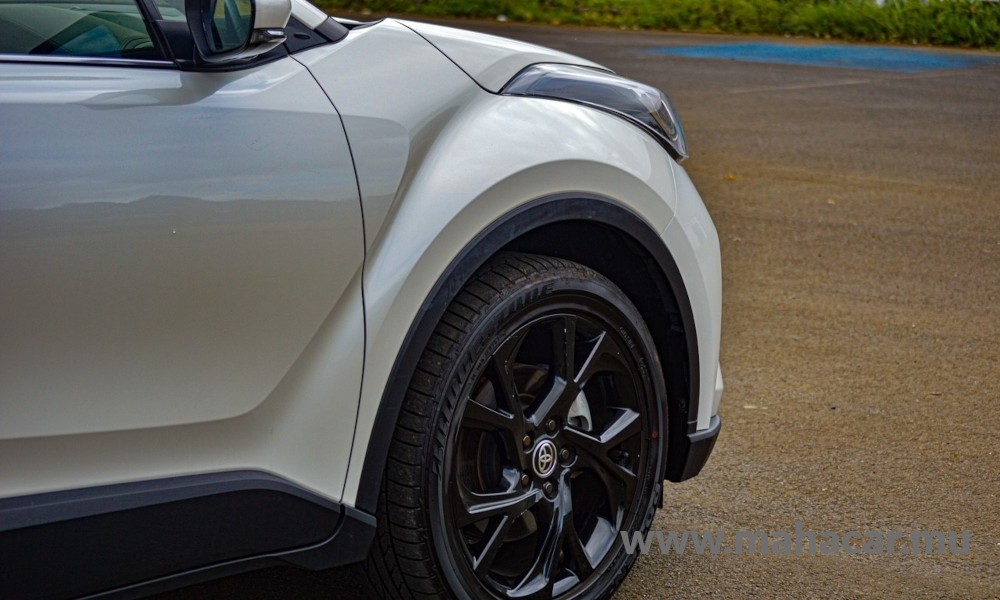 2020 Toyota CHR HYBRID photo 4