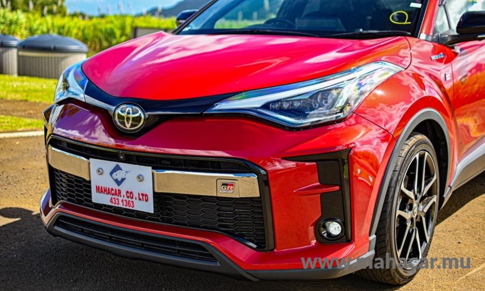 2019 Toyota CHR HYBRID photo 3