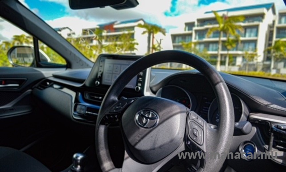 2019 Toyota CHR HYBRID photo 5