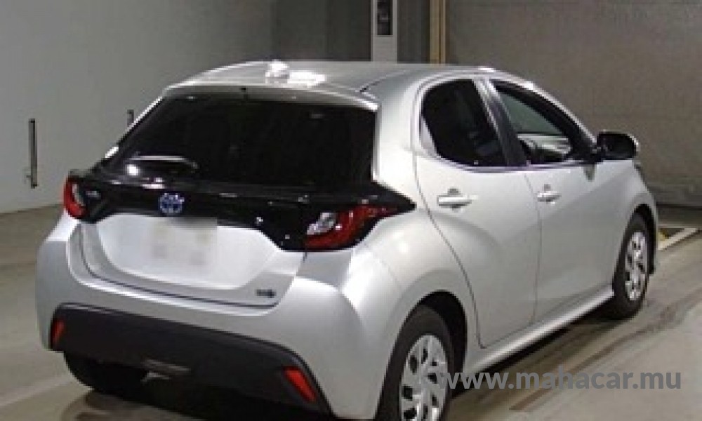 2021 Toyota Yaris Hybrid photo 2
