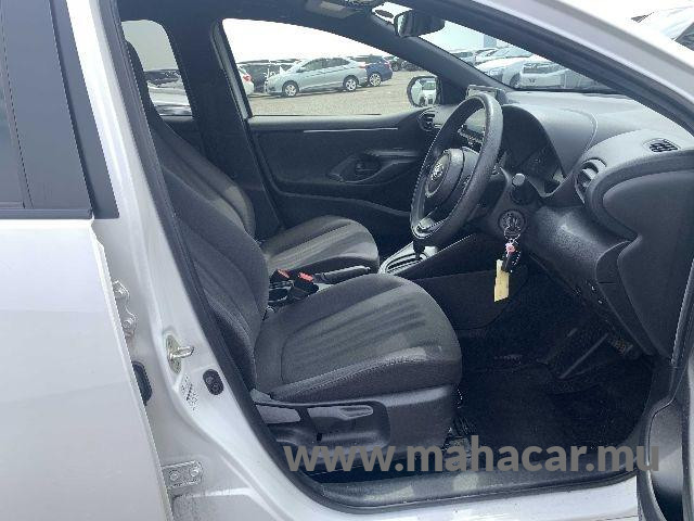 2023 Toyota Yaris Hybrid photo 4