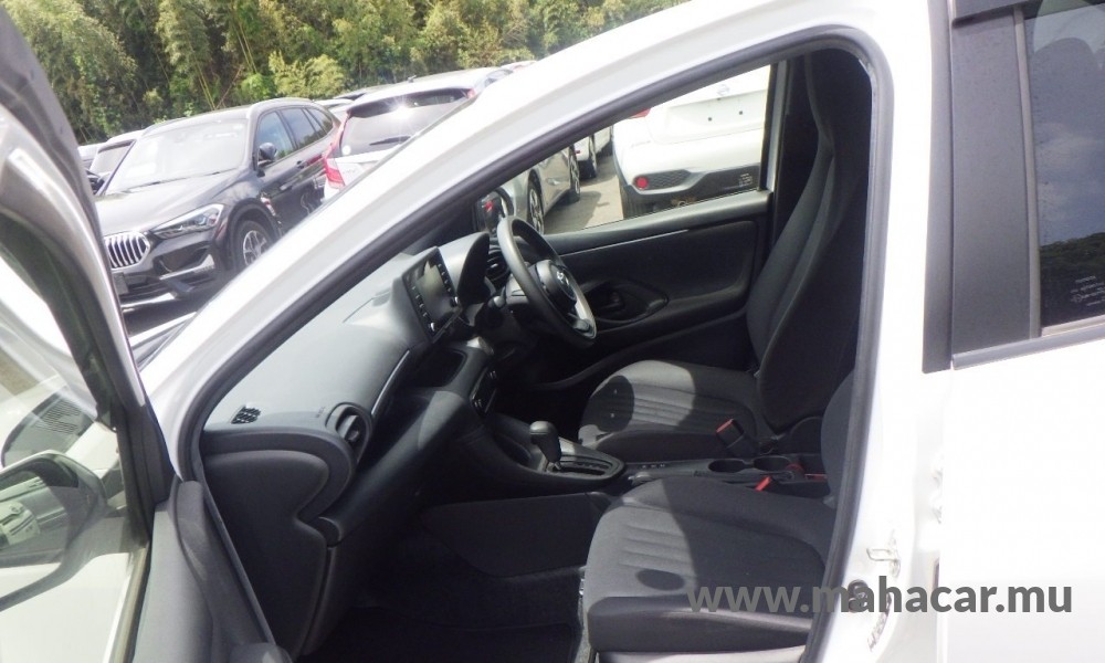 2022 Toyota Yaris Hybrid photo 9
