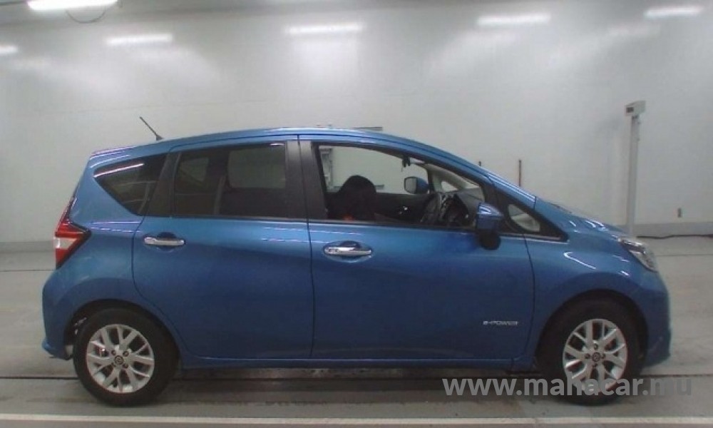 2020 Nissan NOTE E-POWER photo 3
