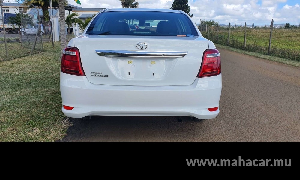 2019 Toyota Corolla Axio photo 3