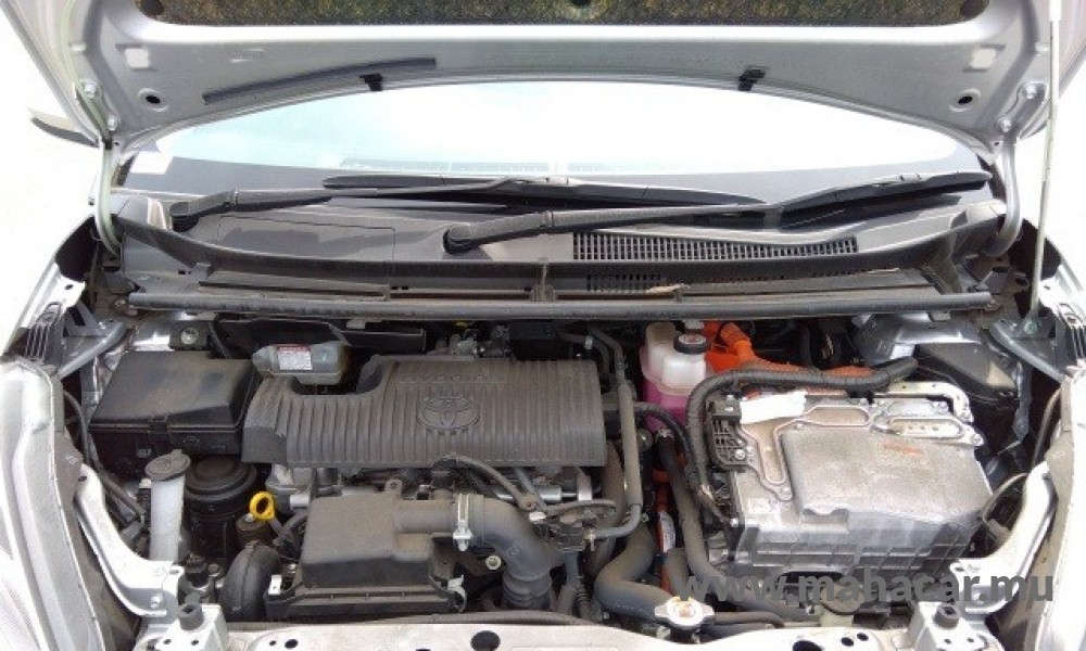2021 Toyota Sienta Hybrid photo 5