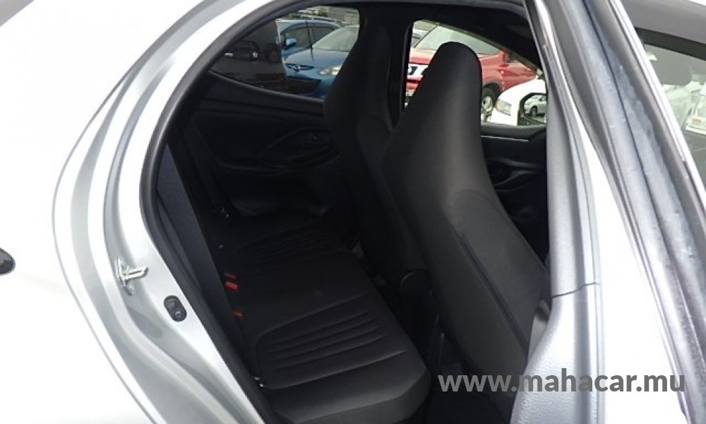 2022 Toyota Yaris Hybrid photo 12