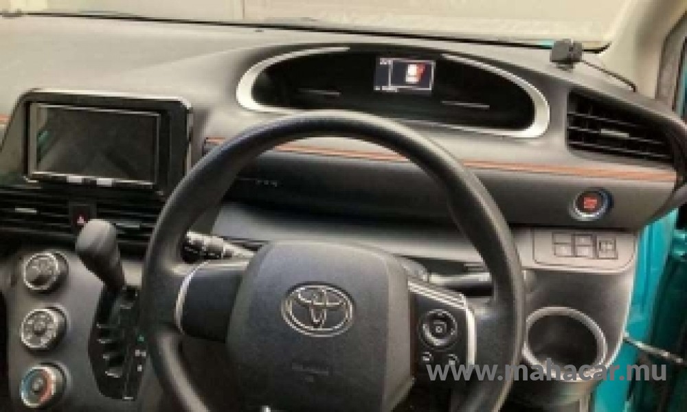 2021 Toyota Sienta photo 6