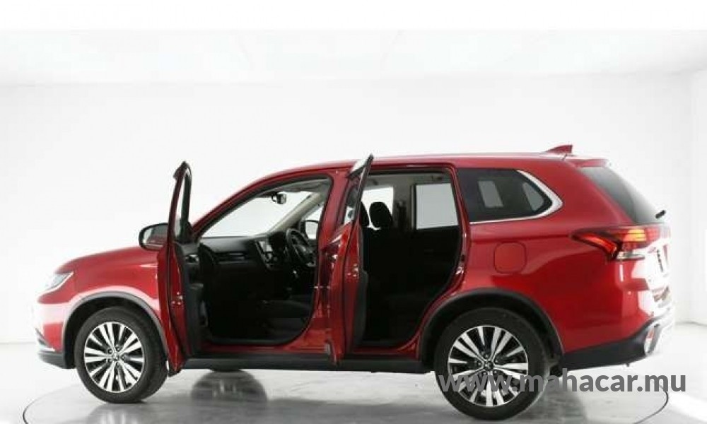 2020 Mitsubishi Outlander photo 4