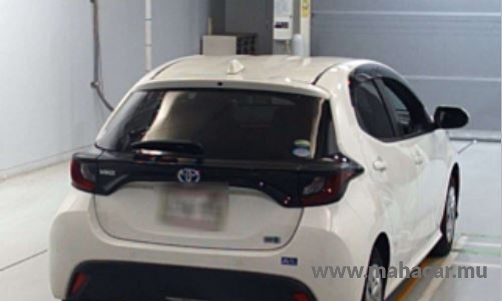 2020 Toyota Yaris photo 2