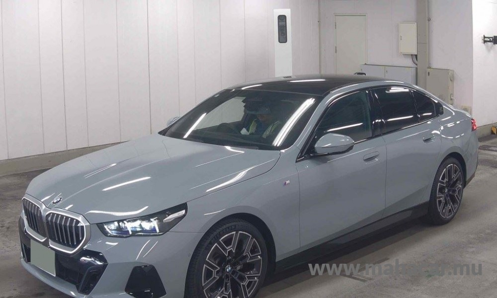 2023 BMW 523i, GREY